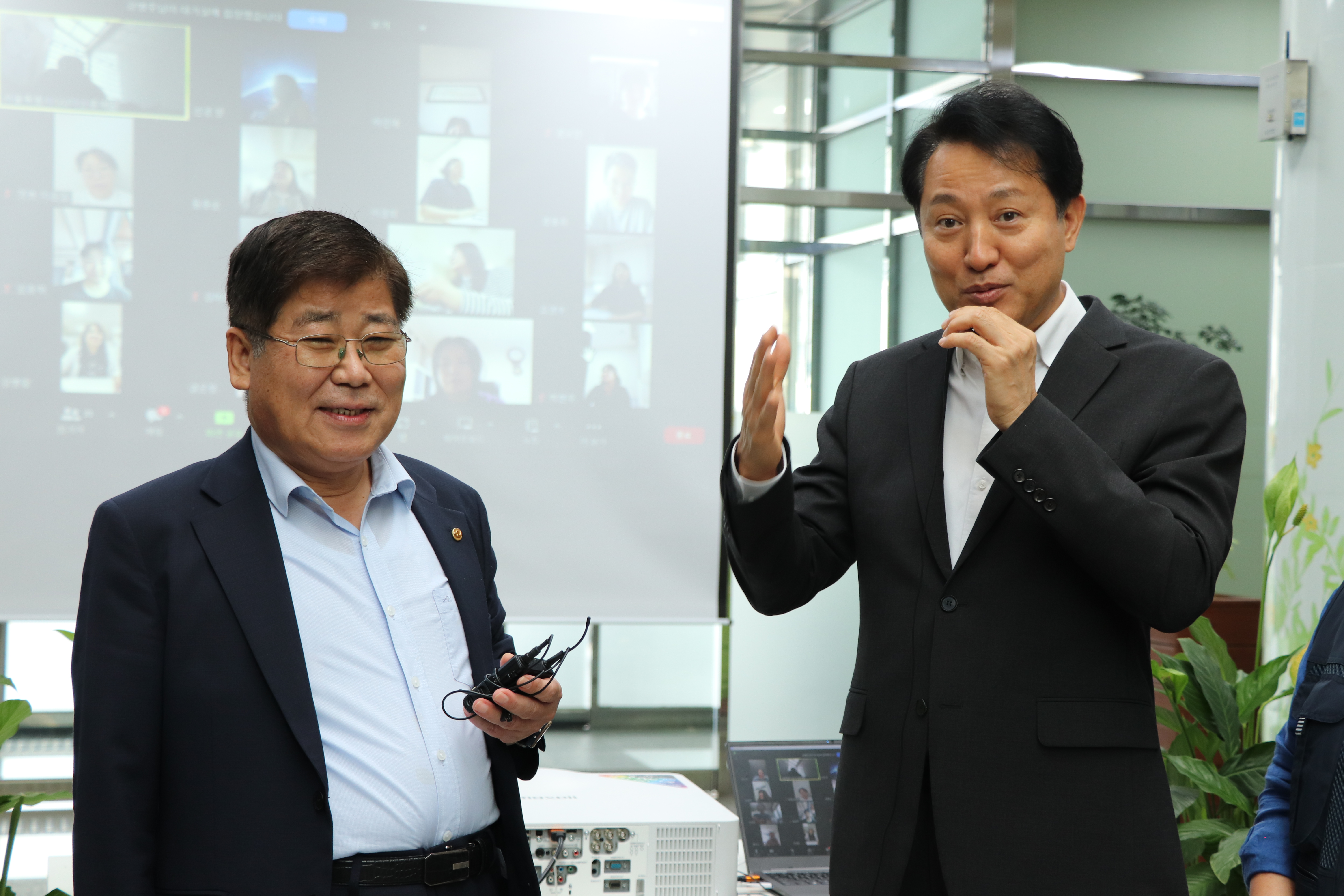 오세훈 서울시장, 추석 연휴 근무자 격려차 120다산콜재단 방문５